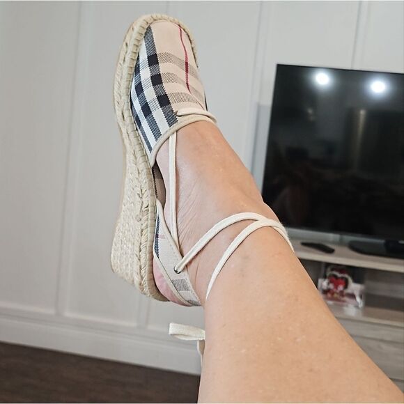 BURBERRYCanvas Plaid Print Espadrilles - Picture 8 of 8